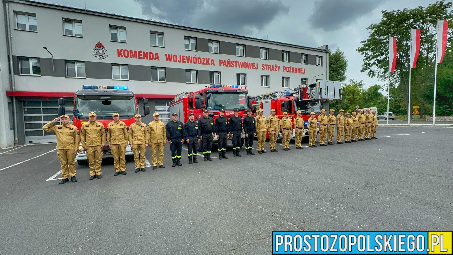 Strażackie syreny zawyły dla zmarłego żołnierza.(Wideo)