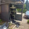 Nieznani sprawcy wysadzili bankomat w Niemodlinie, naprzeciwko komisariatu policji.