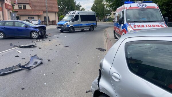Zderzenie dwóch samochodów na ulicy Wróblewskiego w Opolu. (Zdjęcia)