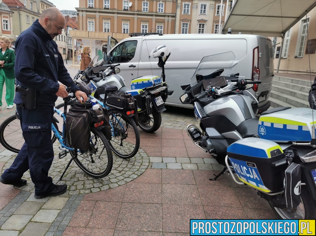 Jednośladem bezpiecznie do celu.