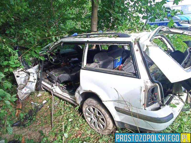 46-latni kierujący samochodem zasnął za kierownicą i wjechał do rowu na obwodnicy Brzegu.