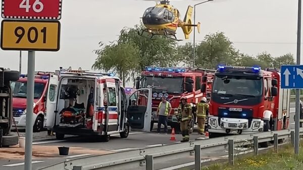 Wypadek ciężarówki na DK46 w miejscowości Błachów w powiecie oleskim. Na miejscu lądował LPR.(Zdjęcia)