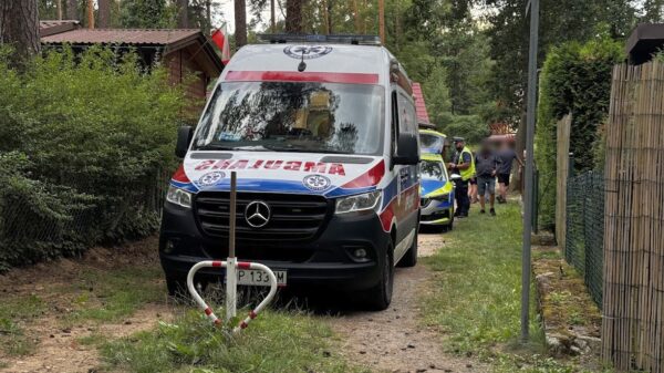 Wypadek drogowy z udziałem dwóch rowerzystów, na Alei pod Wałem a promenadą, w Turawie na Jeziorze Średnim. Jedna osoba zabrana do szpitala.
