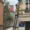 Z budynku, gdzie mieści się biuro poselskie Adam Gomoły, oderwała się flaga z drzewca .(Zdjęcia&Wideo)