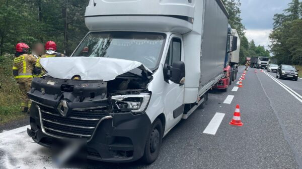 Dąbrowa: zderzenie 2 ciężarówek i busa na DK46.Jden kierowca zabrany do szpitala.(Zdjęcia&Wideo)