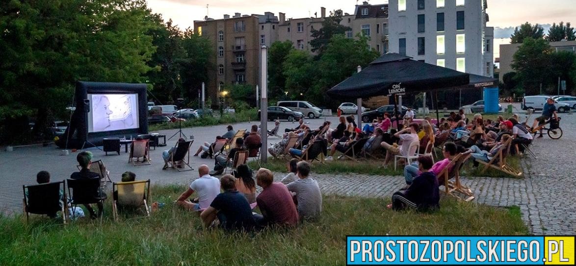 Wakacyjne kino plenerowe w Opolu.