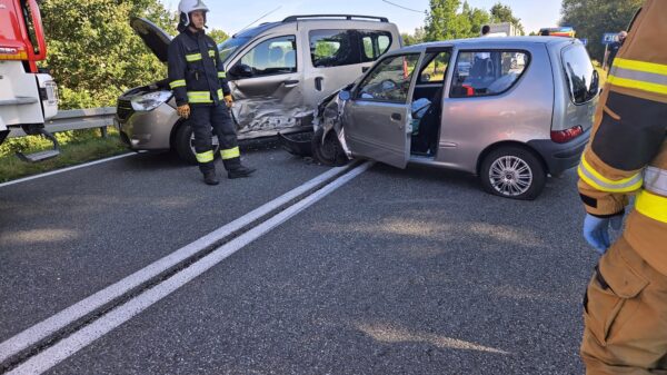 Wypadek na DK45 w Jełowej. Dwie kierujące zabrane do szpitala.(Zdjęcia)