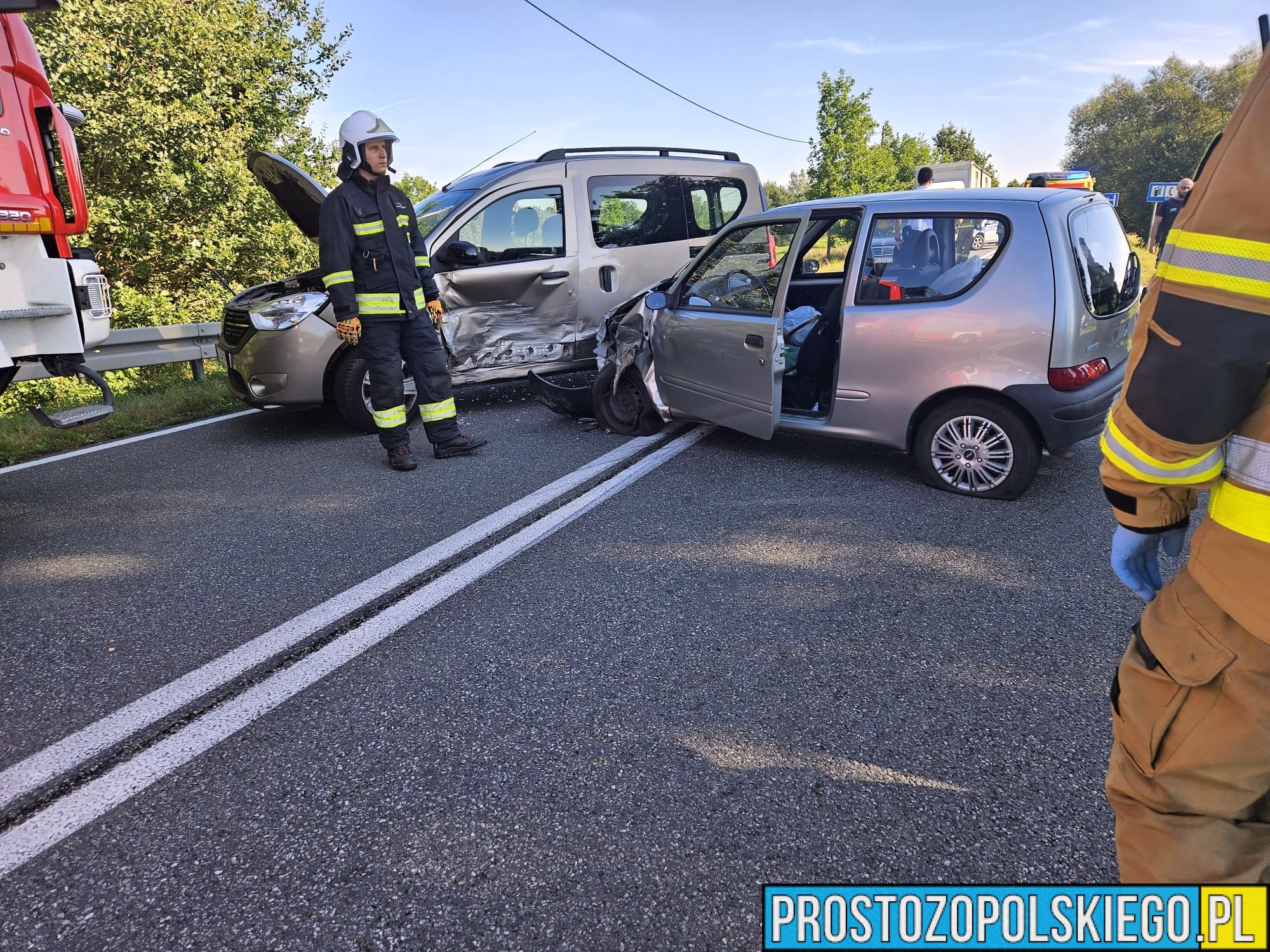 Wypadek na DK45 w Jełowej. Dwie kierujące zabrane do szpitala.(Zdjęcia)