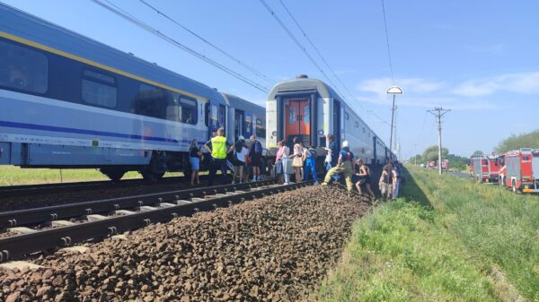 Pożar lokomotywy w Opolu na ul. Niemodlińskiej. 208 pasażerów zostało ewakuowanych z pociągu. (Zdjęcia&Wideo)