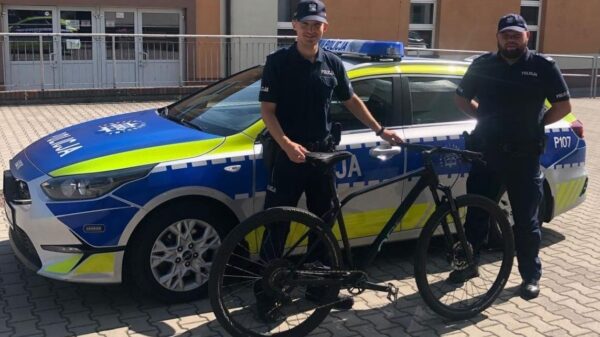 Policjanci z Kietrza i Pietrowic Wielkich odzyskali skradziony rower o wartości...