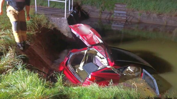 Kierujący Lexusem mający 0,5 promila, wjechał autem do zbiornika retencyjnego na autostradzie A4.(Zdjęcia&Wideo)