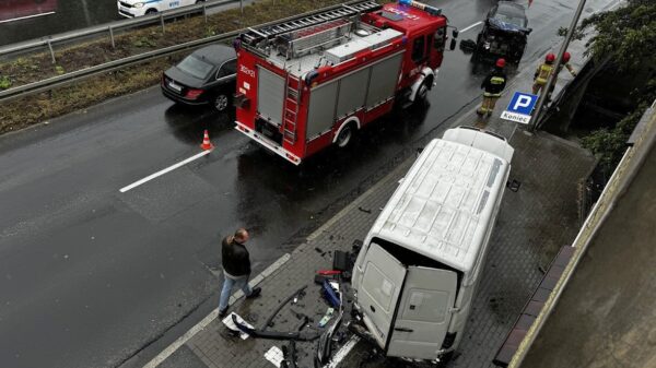 Wypadek na ul. Nysy Łużyckiej w Opolu. 38-latek jechał z 3-letnim synem. (Zdjęcia&Wideo)