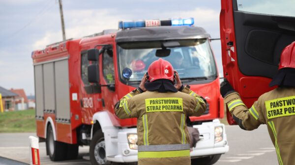 Mieszkańców zaniepokoił zapach dymu zadzwonili na nr alarmowy 112. Okazało się ...