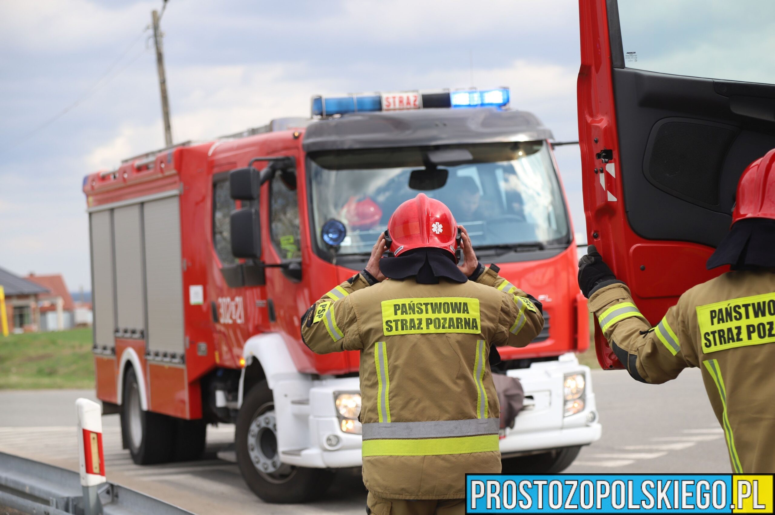 Mieszkańców zaniepokoił zapach dymu zadzwonili na nr alarmowy 112. Okazało się ...