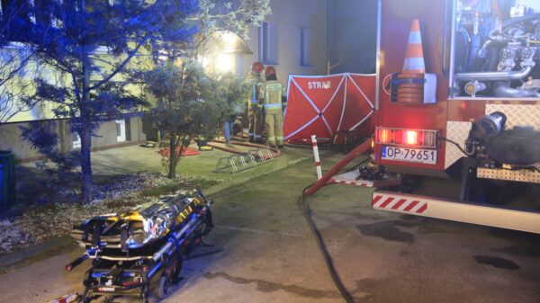 Pożar mieszkania na ul. Chmielowickiej w Opolu. Jedna osoba została poparzona i w stanie ciężkim zabrana do szpitala.(Foto&Wideo)