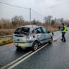 Wypadek w Praszce. Kobieta jadąca z dwójką dzieci wjechała autem w mur.Na miejscu lądował LPR.(Zdjęcie)