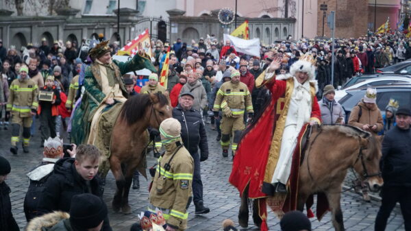 Uroczysty Orszak Trzech Króli w Opolu. Tłumy ludzi przeszły przez miasto