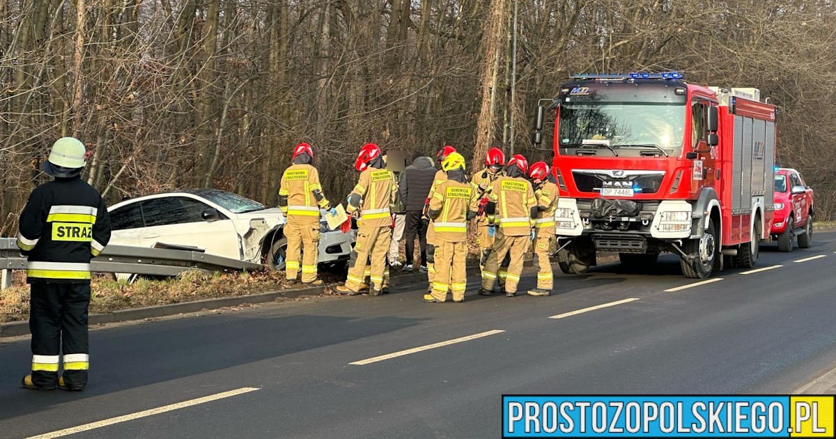 BMW wypadło z drogi do rowu. Niebezpieczny poranek na drogach Opolszczyzny