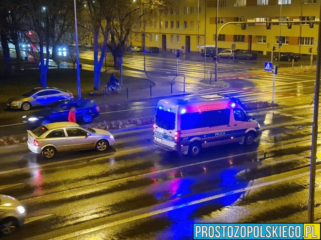 bójka w opolu, bójka na plebiscytowej, bójka w centrum miasta, nagranie mójki, pobili sie na skrzyżowaniu, pobili sie w centrum miasta, monitoring z bójki, pobicie w Opolu, bijatyka w centrum, bijaktyka w Opolu,