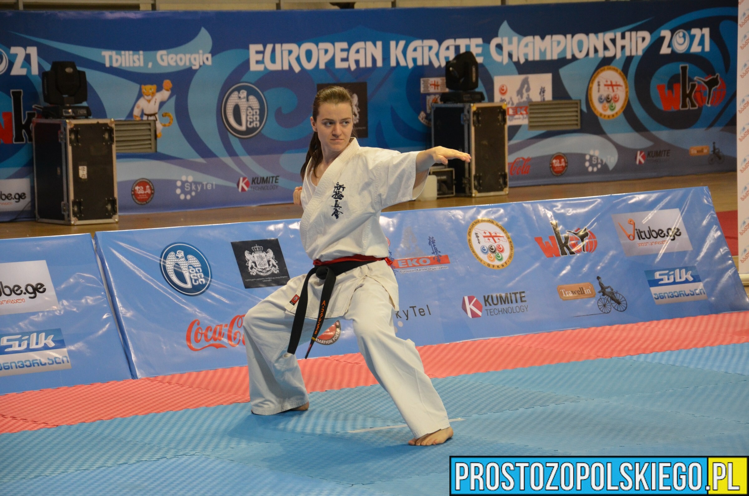 Zawodniczka Champion Klub Karate Kyokushin z medalem Mistrzostw