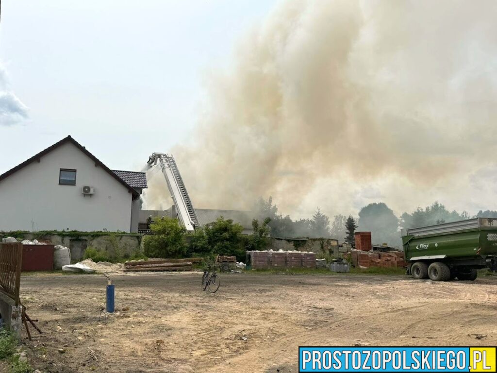 Pożar budynku jednorodzinnego w Tarnowie Opolskie .W środku ujawniono zwęglone ciało. (Zdjęcia&Wideo)