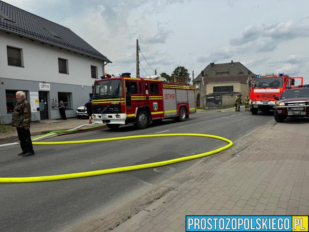 Pożar budynku jednorodzinnego w Tarnowie Opolskie .W środku ujawniono zwęglone ciało. (Zdjęcia&Wideo)