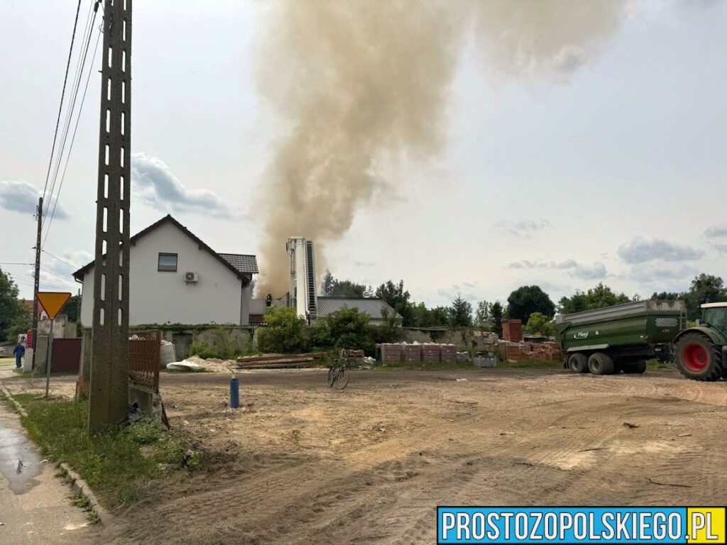 Pożar budynku jednorodzinnego w Tarnowie Opolskie .W środku ujawniono zwęglone ciało. (Zdjęcia&Wideo)