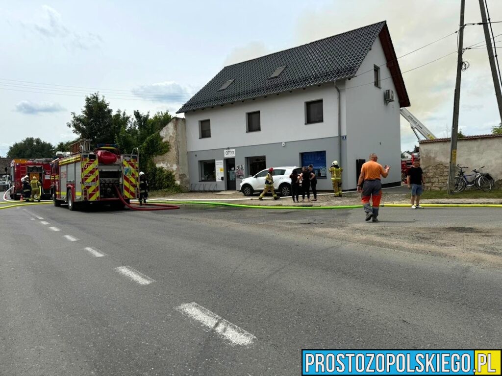 Pożar budynku jednorodzinnego w Tarnowie Opolskie .W środku ujawniono zwęglone ciało. (Zdjęcia&Wideo)