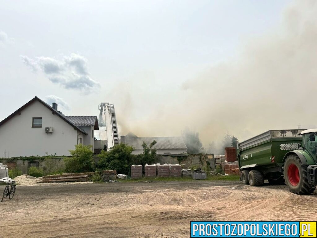 Pożar budynku jednorodzinnego w Tarnowie Opolskie .W środku ujawniono zwęglone ciało. (Zdjęcia&Wideo)