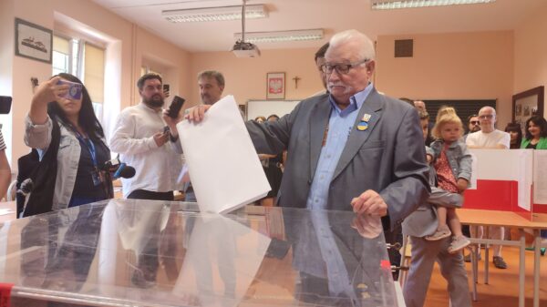 Lech Wałęsa oddał swój głos wyborczy w Opolu.(Zdjęcia&Wideo)