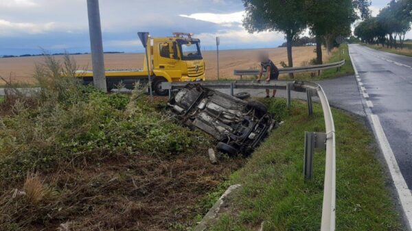 Dachowanie Audi w rowie na DK46 w miejscowości Goświnowice.(Zdjęcia)