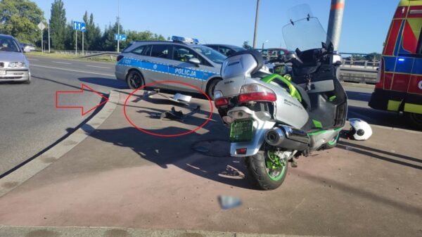 Zdarzenie drogowe z udziałem motocyklisty na wiadukcie na ul. Ozimskiej w Opolu.(Zdjęcia)