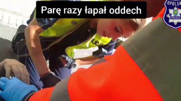 Pomoc przyszła w ostatniej chwili. Duże podziękowanie dla policjantów KMP w Opolu za uratowanie życia mężczyźnie .(Wideo)