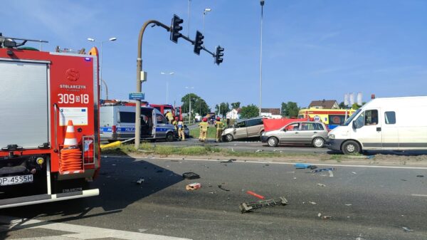 Wypadek na obwodnicy Opola. Zderzenie dwóch samochodów osobowych i ciężarówki .(Zdjęcia&Wideo)