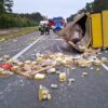 Wypadek na opolskim odcinku autostrady A4. Z busa wysypał się ładunek majonezu.(Zdjęcia)