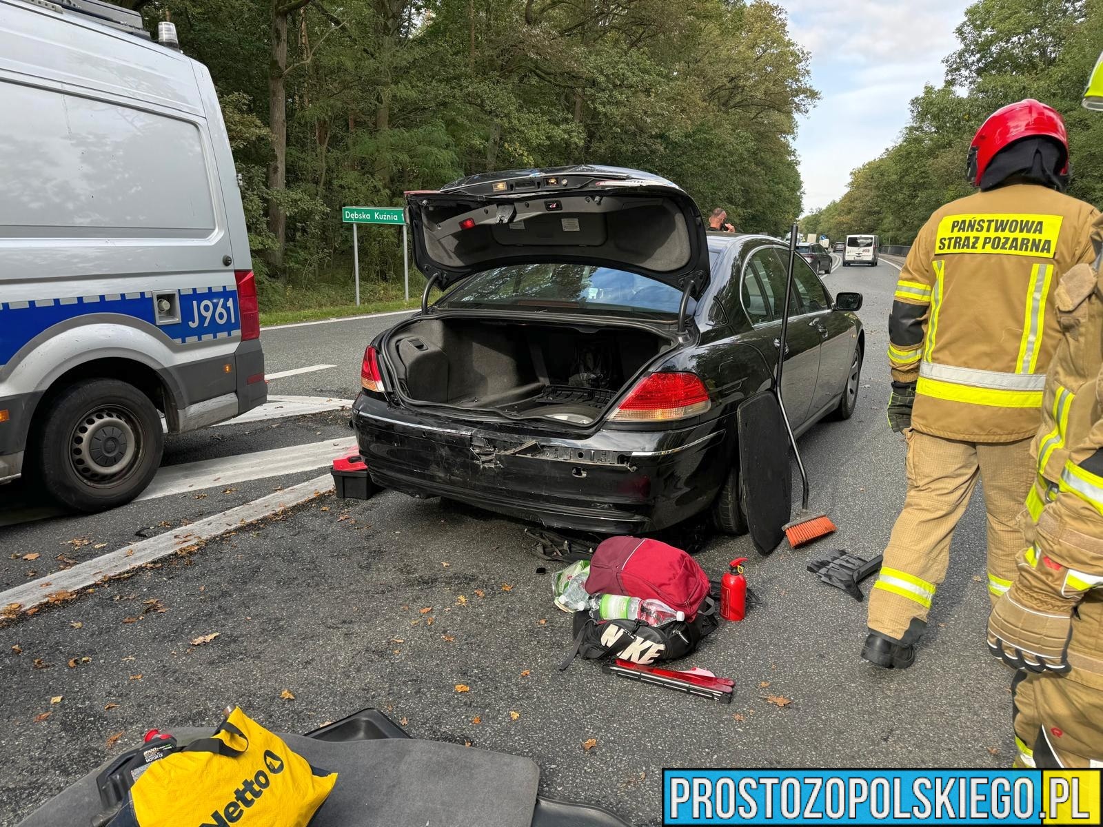 Zdarzenie drogowe na DK94 z udziałem samochodu dostawczego i bmw.(Zdjęcia)