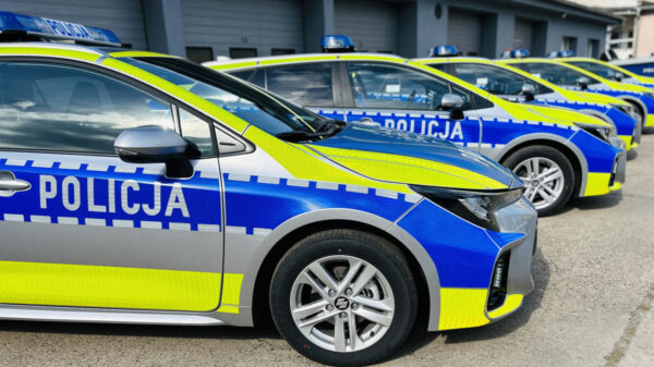 Nowe radiowozy dla policjantów z terenów popowodziowych.