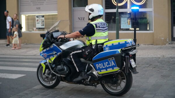 4-latka potrzebowała pilnej pomocy lekarza – pomogli policjanci. (Foto&Wideo)