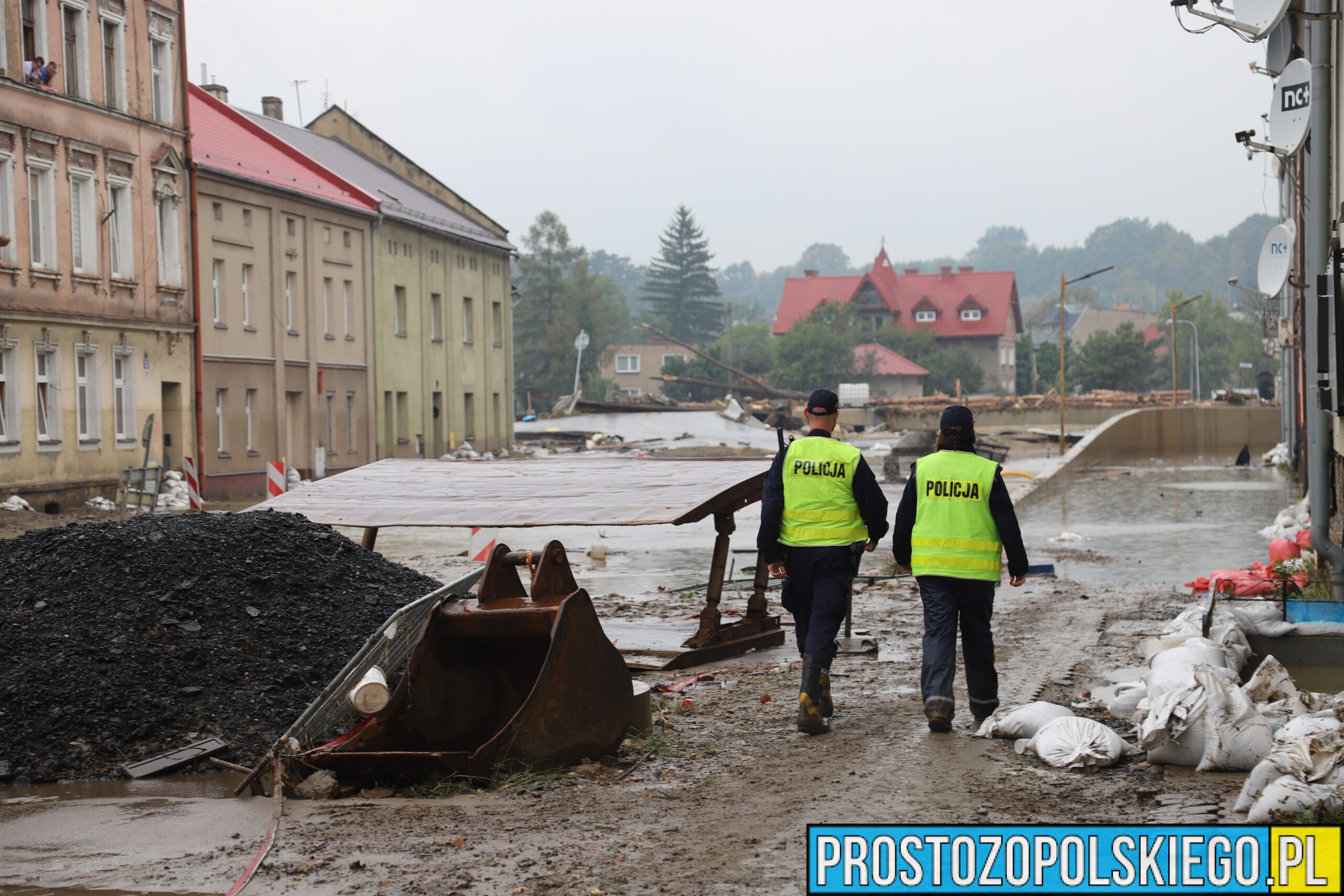 Kolejną dobę policjanci walczą z żywiołem.(Zdjęcia)