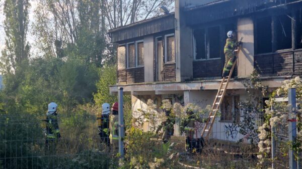 Pożar budynku na ul. Szarych Szeregów w Opolu.(Zdjęcia&Wideo)