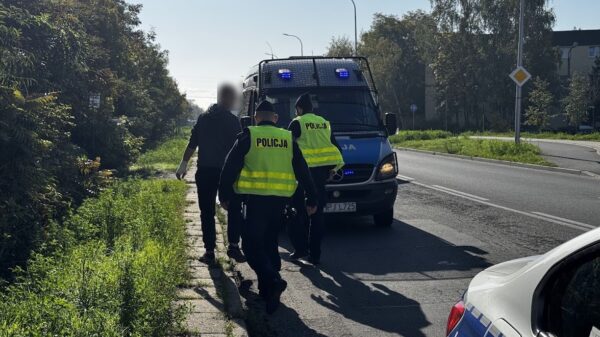 Pijany kierowca doprowadził do wypadku drogowego na ulicy Pużaka w Opolu. Drugim autem podróżowała kobieta z małym dzieckiem.(Zdjęcia&Wideo)