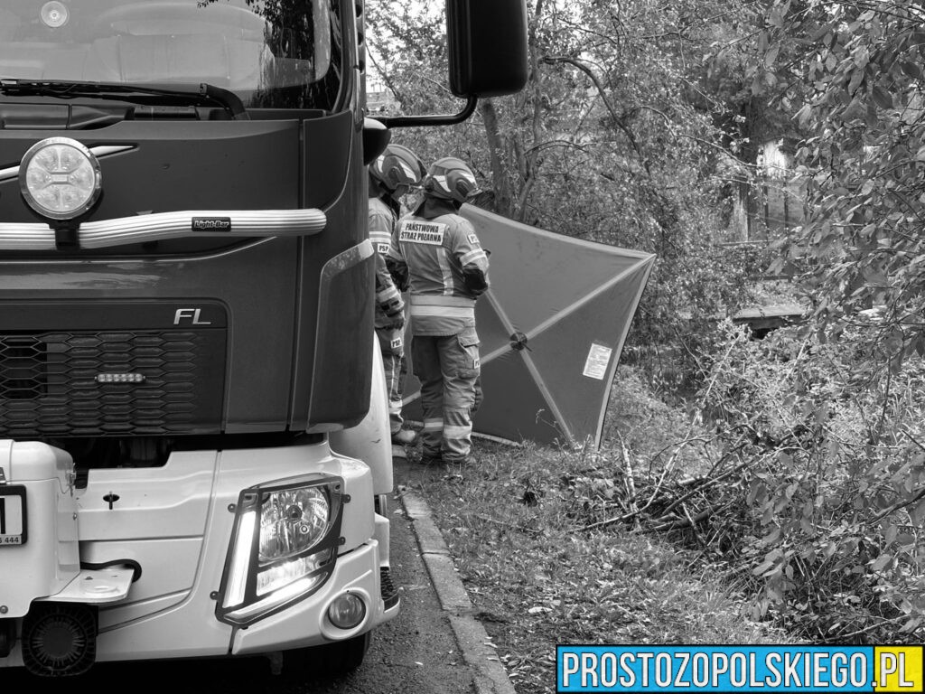 Policjanci pod nadzorem prokuratora wyjaśniają okoliczności śmierci mężczyzny w Kędzierzynie Koźlu.