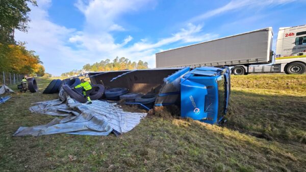 Wypadek ciężarówki na opolskim odcinku autostrady A4 na 217 km kierunek Katowice. (Zdjęcia&Wideo)