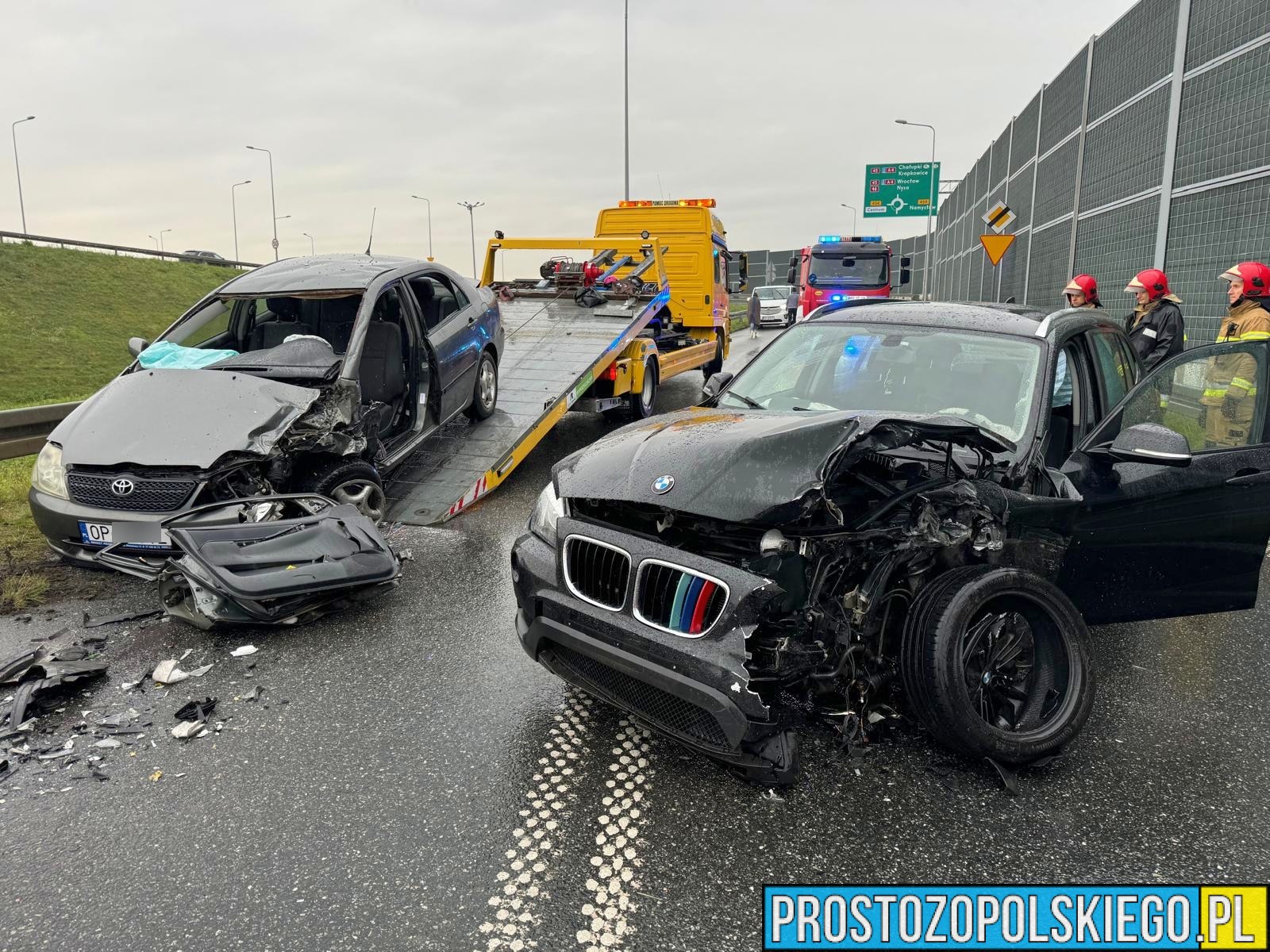 Zderzenie BMW z Toyotą na zjeździe z wiaduktu w kierunku Wróblina w Opolu. (Zdjęcia)