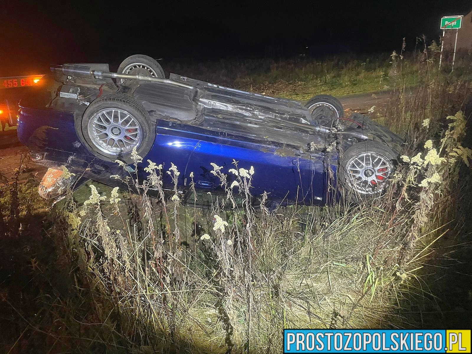 Dachowanie Hondy w Paryżu w powiecie namysłowskim. Policjanci ustalają ,kto kierował autem. (Zdjęcia)