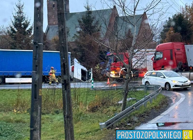 Zderzenie ciężarówki i osobówki na DK39 pod Małujowicami.(Zdjęcia)