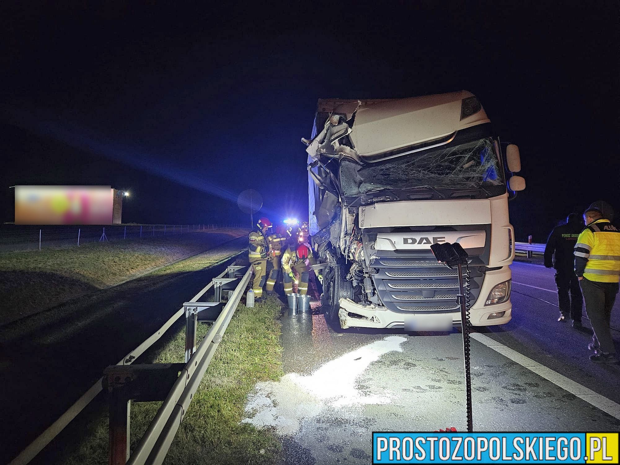 Zderzenie dwóch ciężarówek na opolskim odcinku autostrady A4. (Zdjęcia)