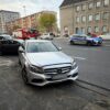 68-letni kierujący Mercedesem doprowadził wypadku na ul. Nysy Łużyckie w Opolu. Został ukarany mandatem karnym 5000zł i 10 punktami karnymi.