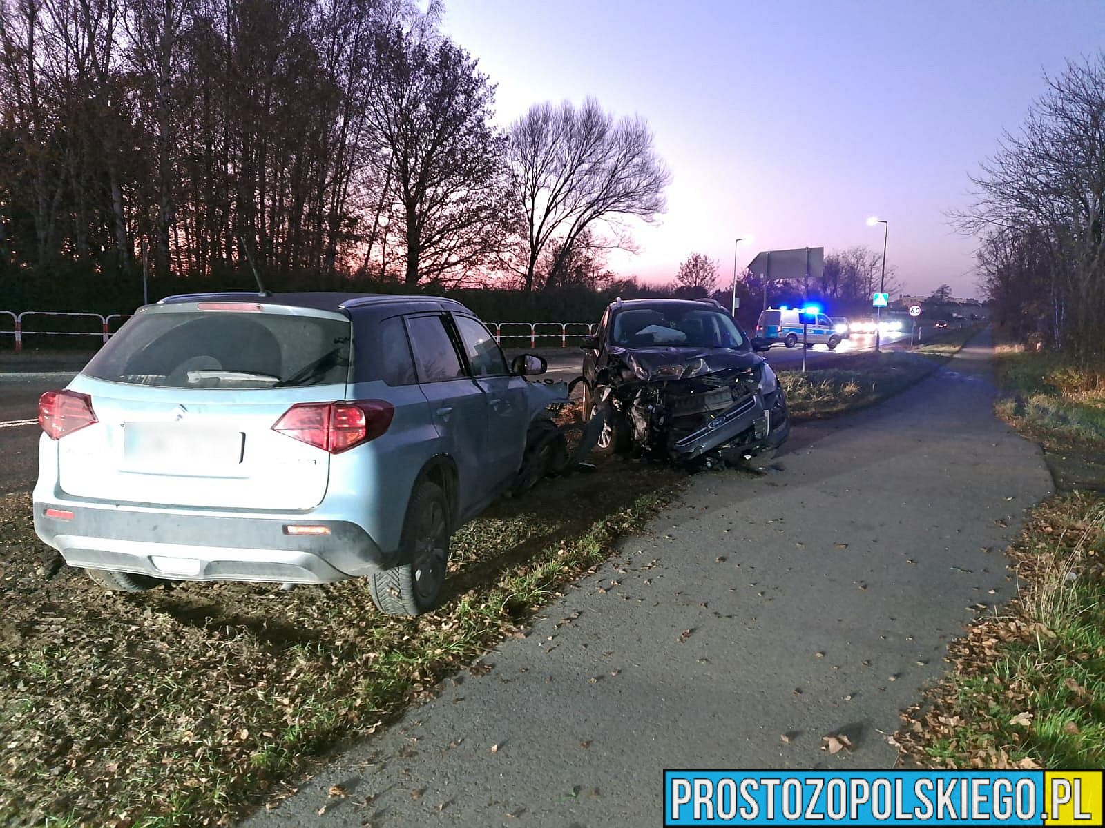 Czołowe zderzenie dwóch aut w Gorzowie Śląskim. Na miejscu lądował LPR. Trzy osoby trafiły do szpitala. (Zdjęcia)