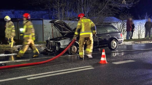 Pożar Audi z instalacją gazową na ul. Pużaka w Opolu. (Foto&Wideo)